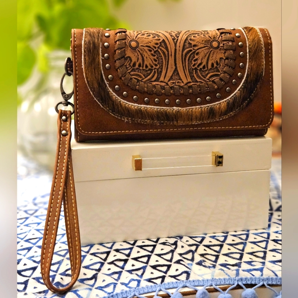 NEW- TRINITY RANCH FLORAL TOOLED WRISTLET